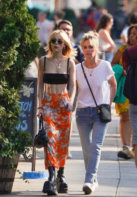 Kiernan Shipka photo 224