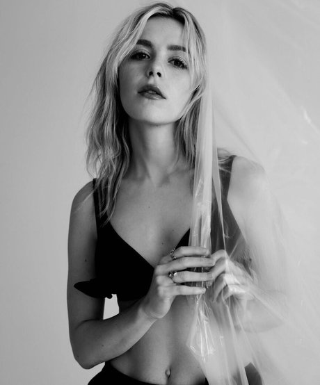 Kiernan Shipka photo 228