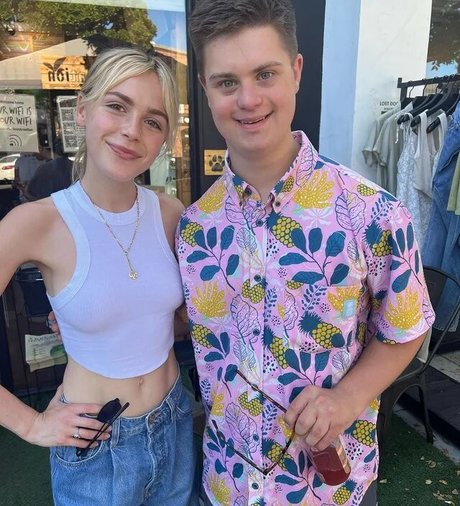 Kiernan Shipka photo 232