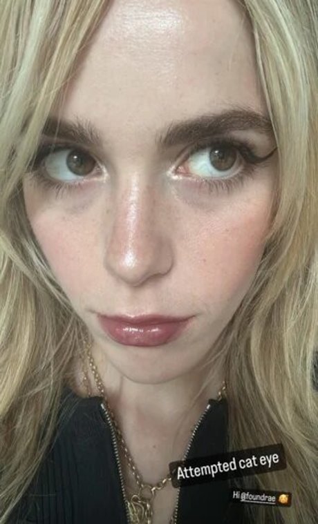 Kiernan Shipka photo 236