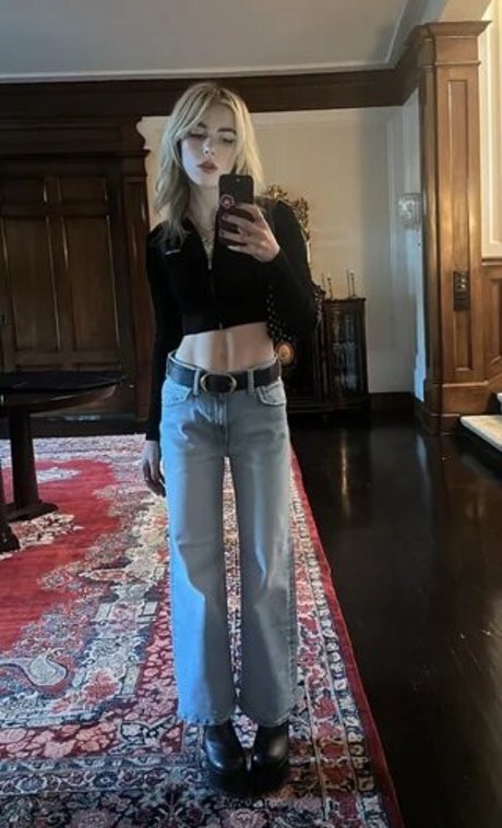 Kiernan Shipka photo 237