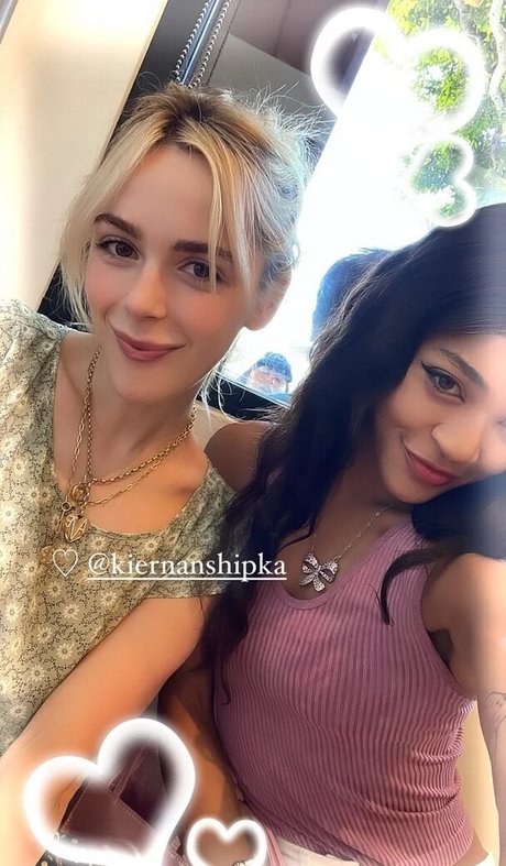 Kiernan Shipka photo 238