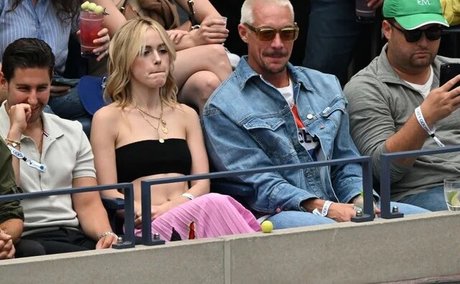 Kiernan Shipka photo 247