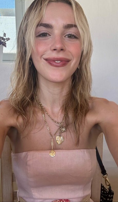 Kiernan Shipka photo 271