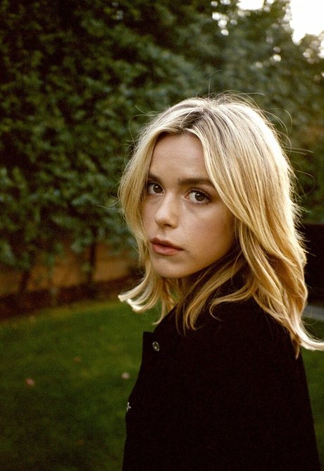 Kiernan Shipka photo 283