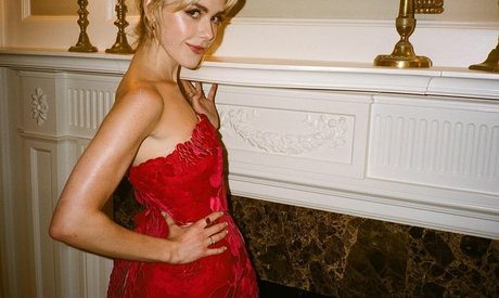 Kiernan Shipka photo 300