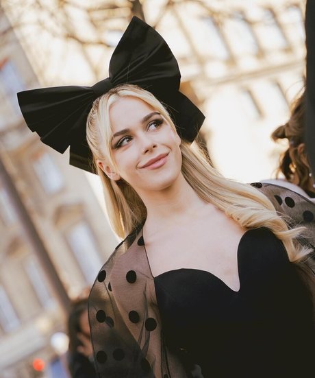 Kiernan Shipka photo 311