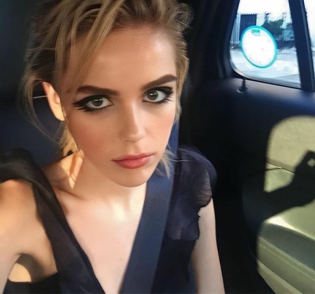 Kiernan Shipka photo 322