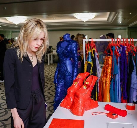 Kiernan Shipka photo 327