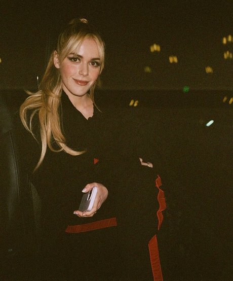 Kiernan Shipka photo 352