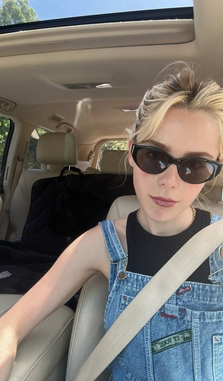 Kiernan Shipka photo 354