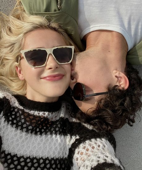 Kiernan Shipka photo 358