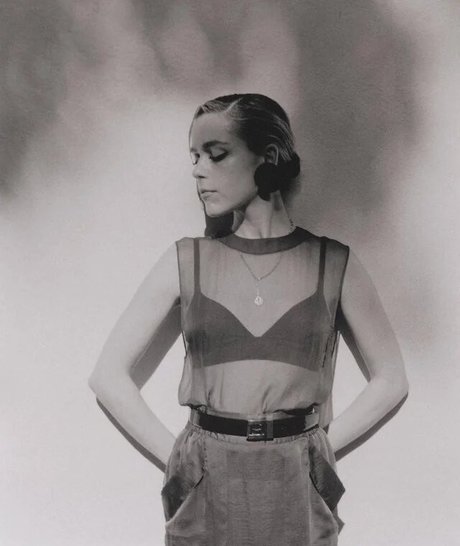 Kiernan Shipka photo 369