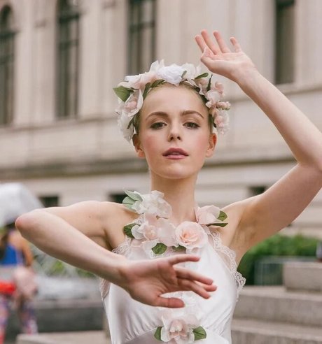 Kiernan Shipka photo 372