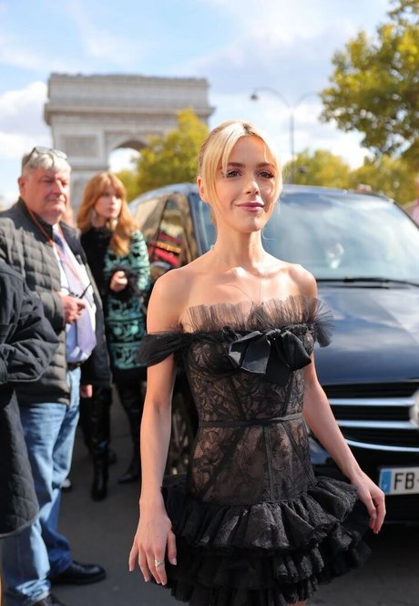 Kiernan Shipka photo 376