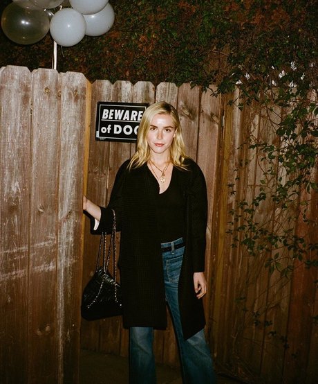 Kiernan Shipka photo 390