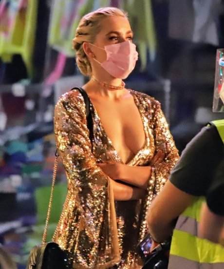 Kiernan Shipka photo 391