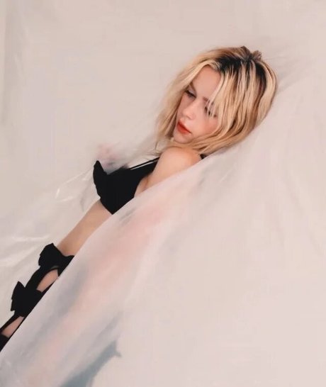 Kiernan Shipka photo 421