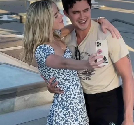 Kiernan Shipka photo 449