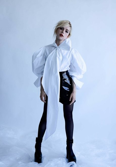 Kiernan Shipka photo 454