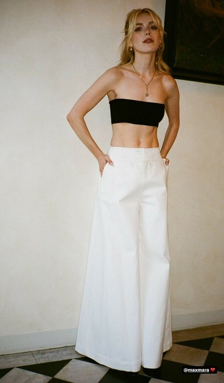 Kiernan Shipka photo 493