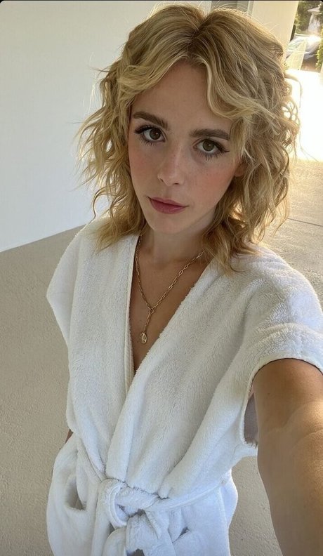 Kiernan Shipka photo 533