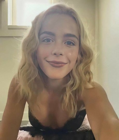 Kiernan Shipka photo 539