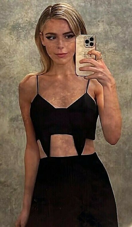 Kiernan Shipka photo 550