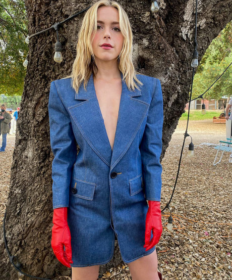 Kiernan Shipka photo 593