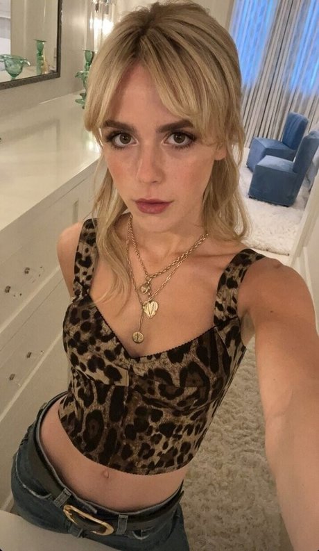 Kiernan Shipka photo 670