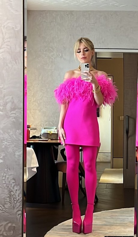 Kiernan Shipka photo 702