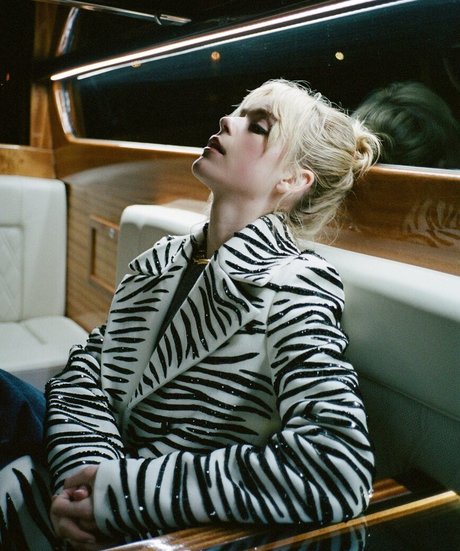 Kiernan Shipka photo 715