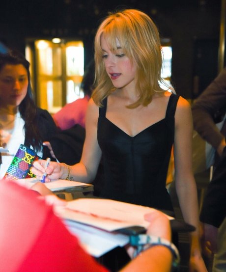 Kiernan Shipka photo 730