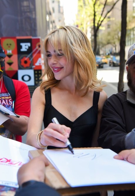 Kiernan Shipka photo 739