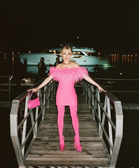 Kiernan Shipka photo 795