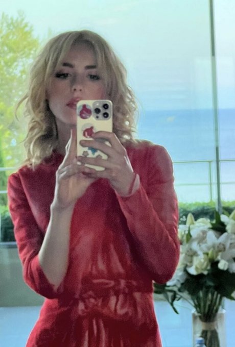 Kiernan Shipka photo 859