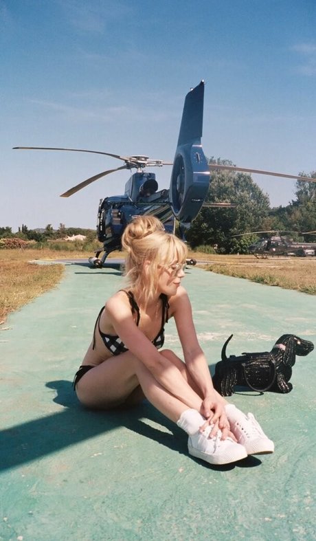 Kiernan Shipka photo 884