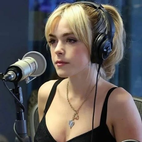 Kiernan Shipka photo 902