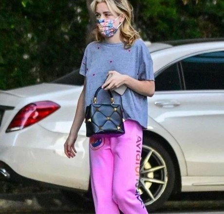 Kiernan Shipka photo 908