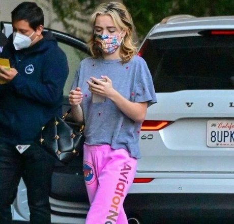 Kiernan Shipka photo 910