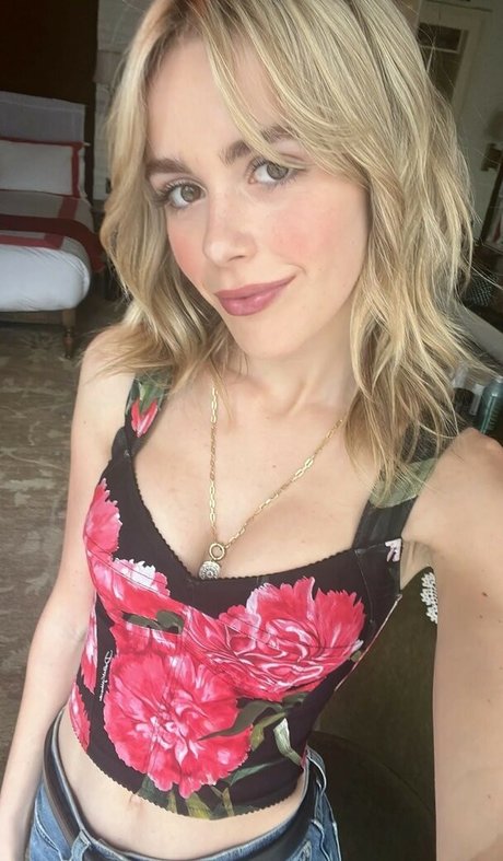 Kiernan Shipka photo 924