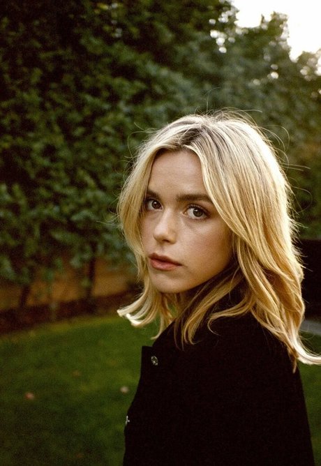 Kiernan Shipka photo 952