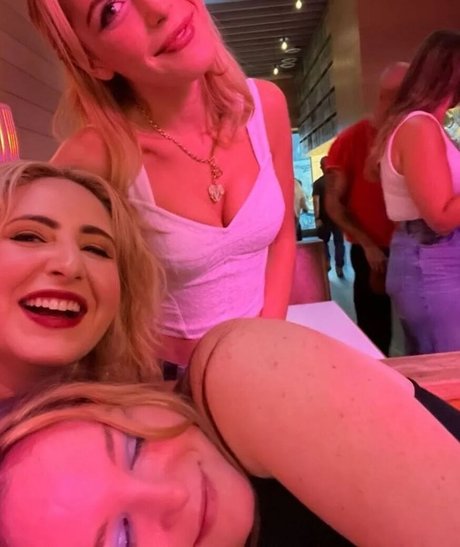 Kiernan Shipka photo 993