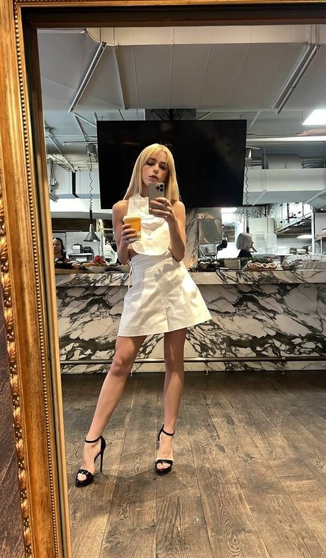 Kiernan Shipka photo 997