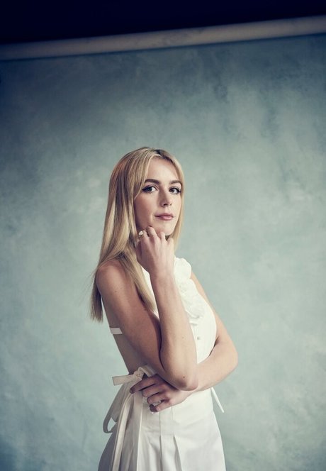 Kiernan Shipka photo 1008