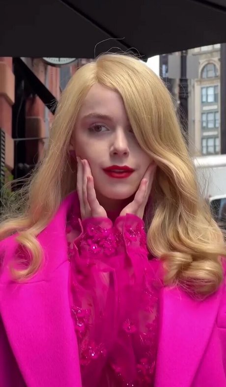 Kiernan Shipka photo 1010