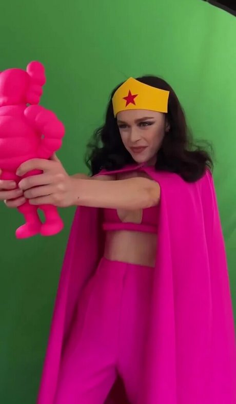 Kiernan Shipka photo 1016