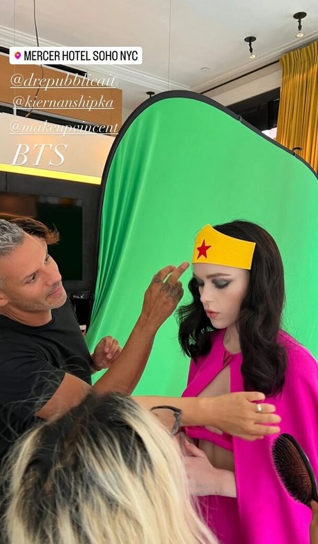 Kiernan Shipka photo 1017