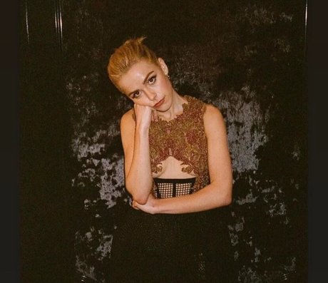 Kiernan Shipka photo 1026