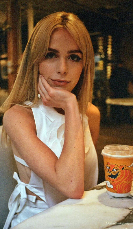 Kiernan Shipka photo 1038